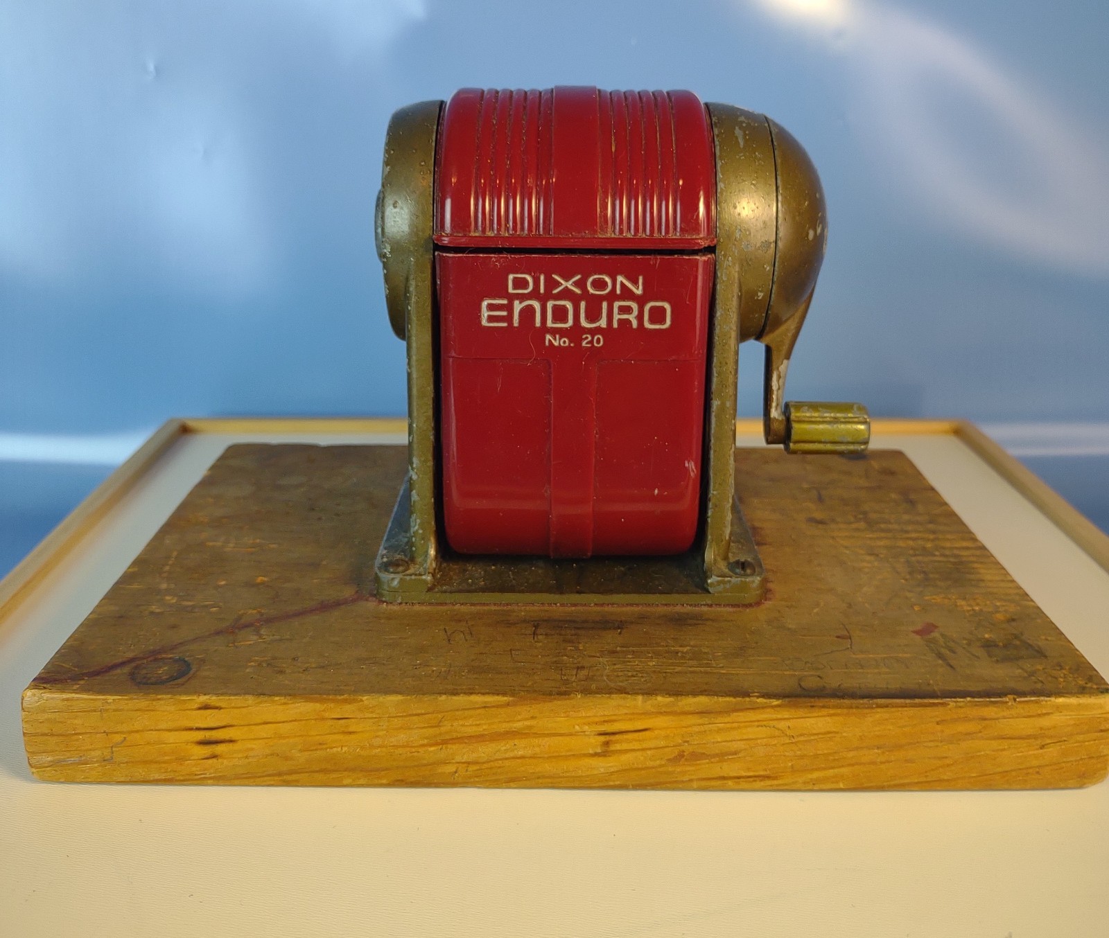 DIXON ENDURO No 20 Red Vintage Desktop Pencil Sharpener w/Base Hinge Nt original