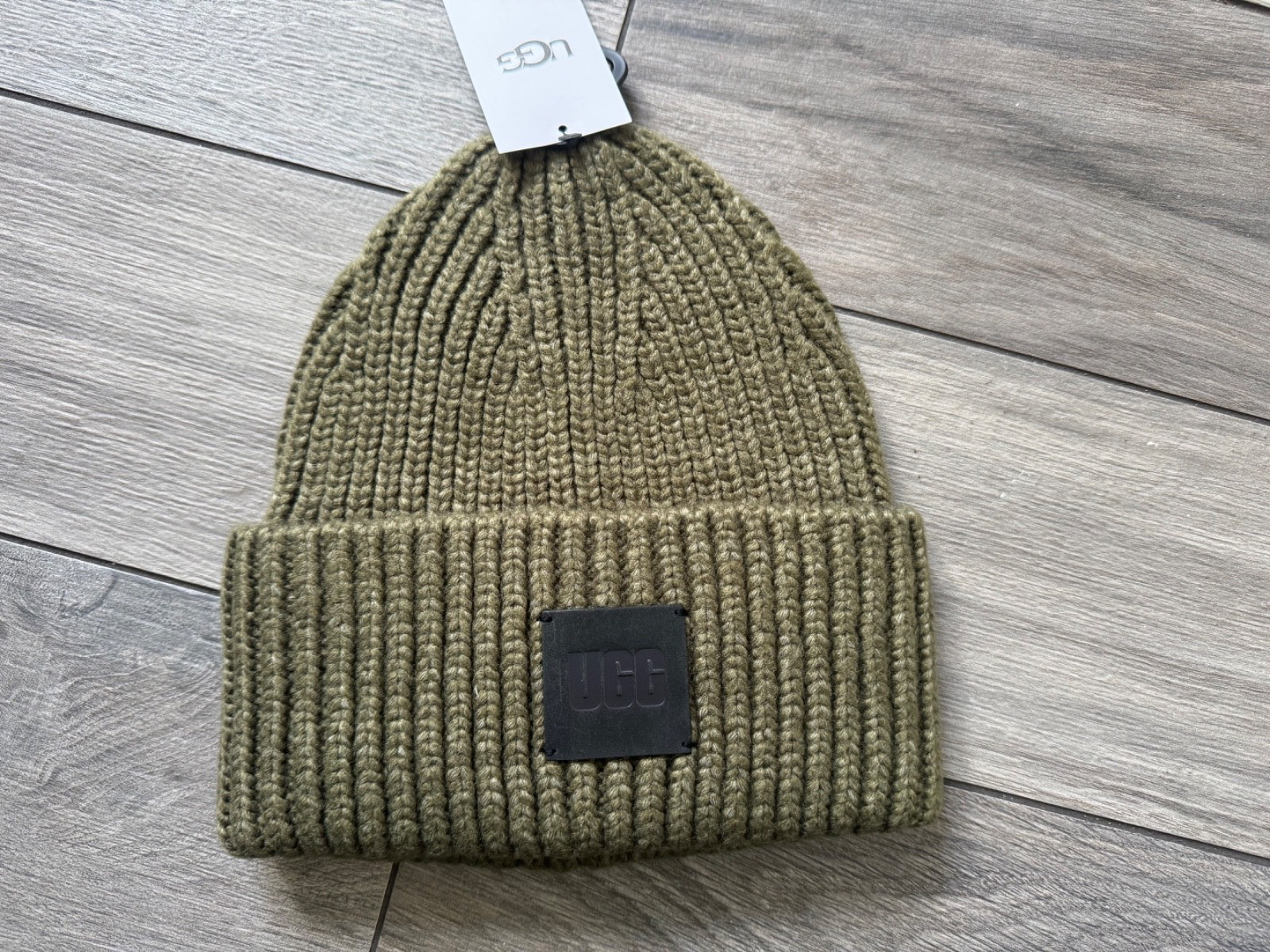 UGG CHUNKY UNISEX RIBBED CUFFED KNIT BEANIE, PURPLE,IVORY,OLIVE,YELLOW, NWT, OS