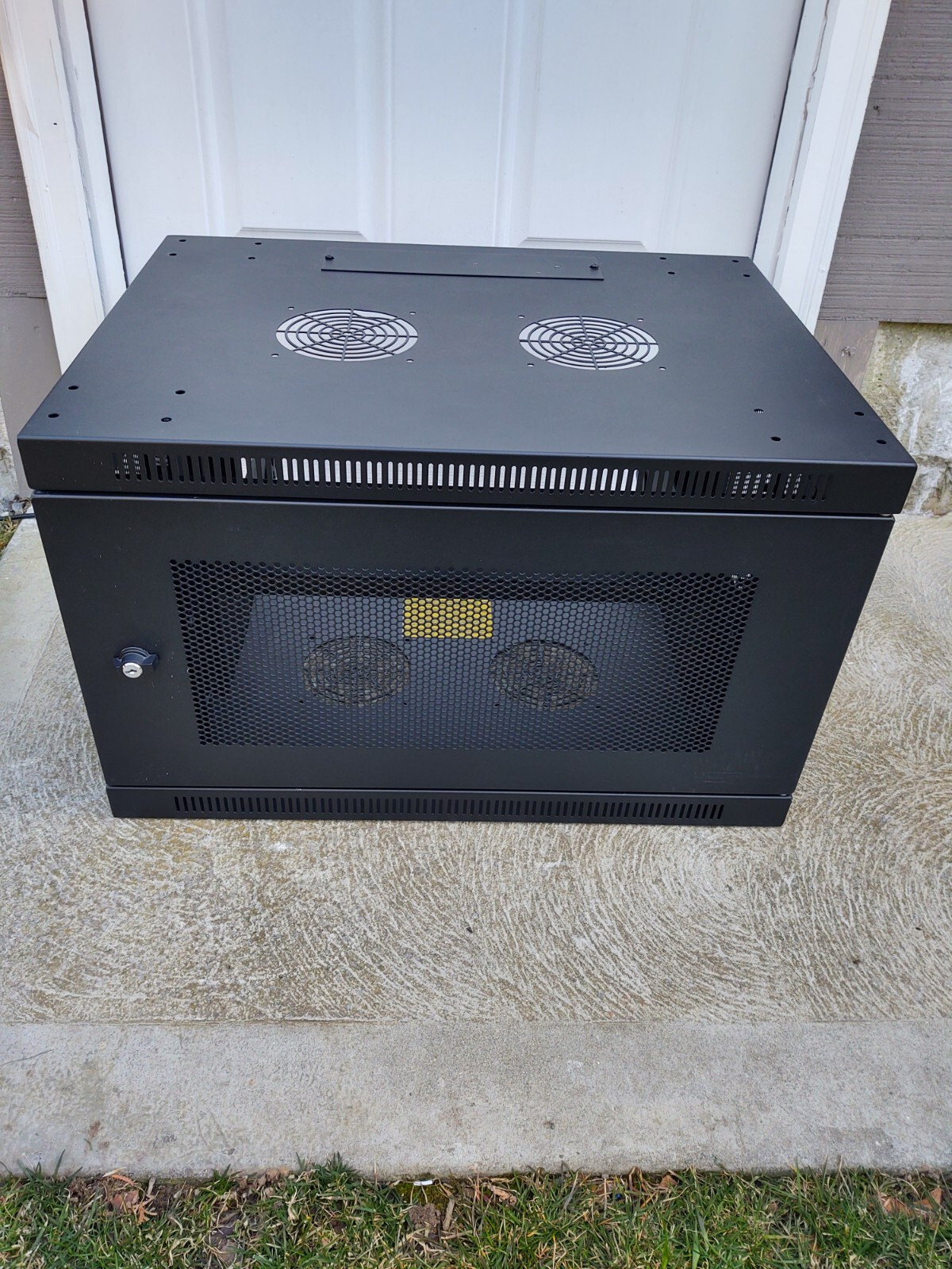 Tripp Lite SmartRack 6U Low-Profile Switch-Depth-Plus Wall-Mount Cabinet