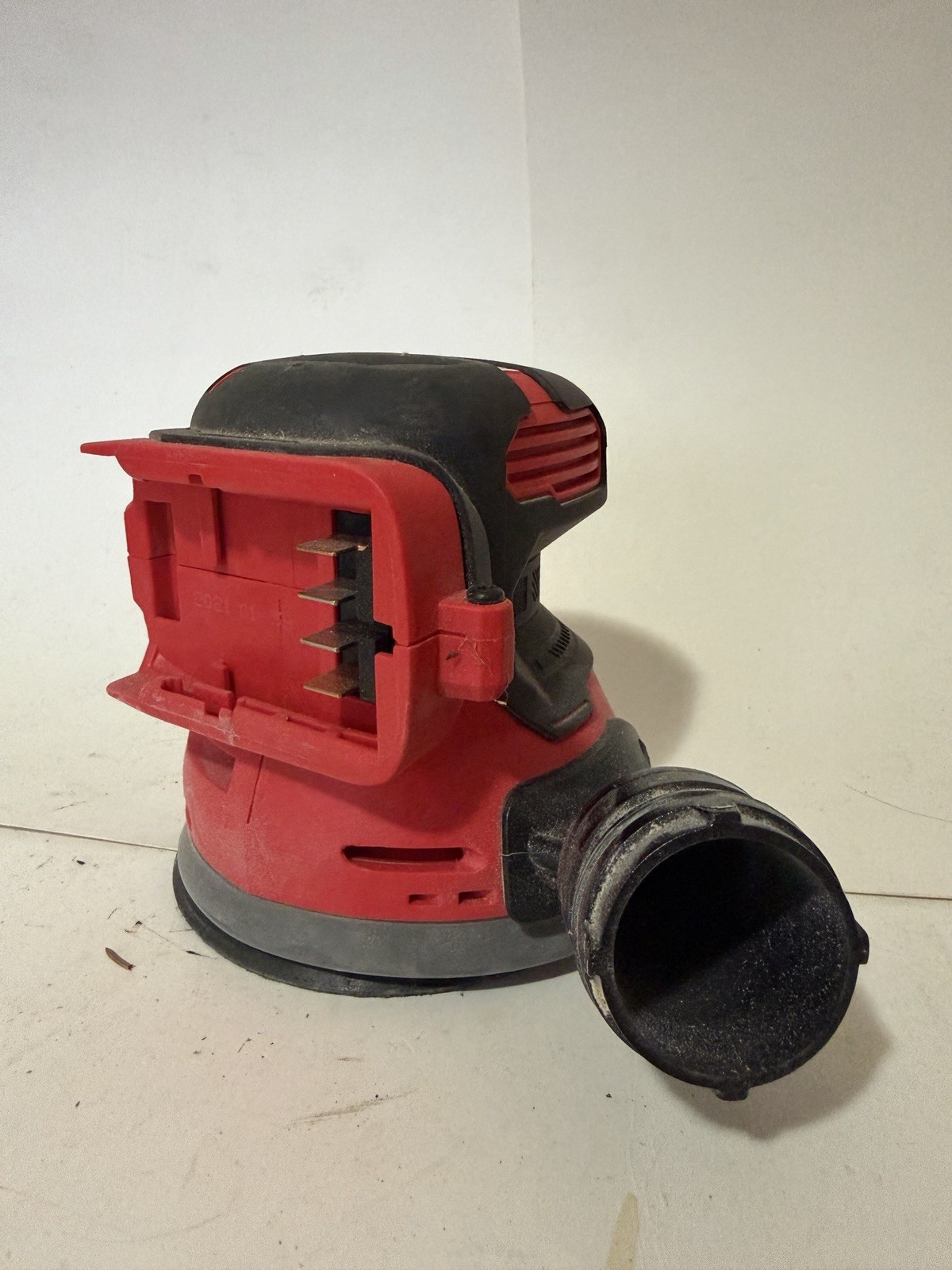 CRAFTSMAN V20* Random Orbit Sander, Tool Only (CMCW220B) Missing Dust Bag