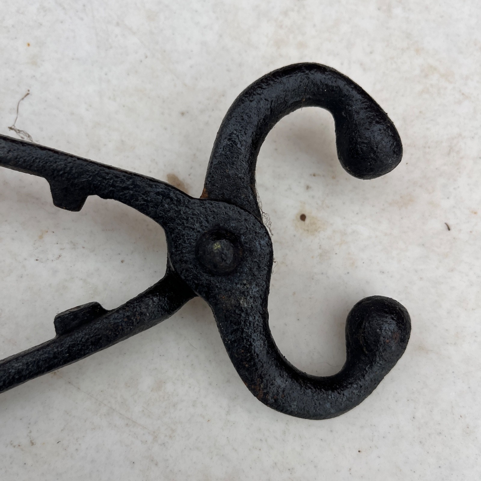Primitive BULL NOSE PRONG Farm Tool Pliers Pullers