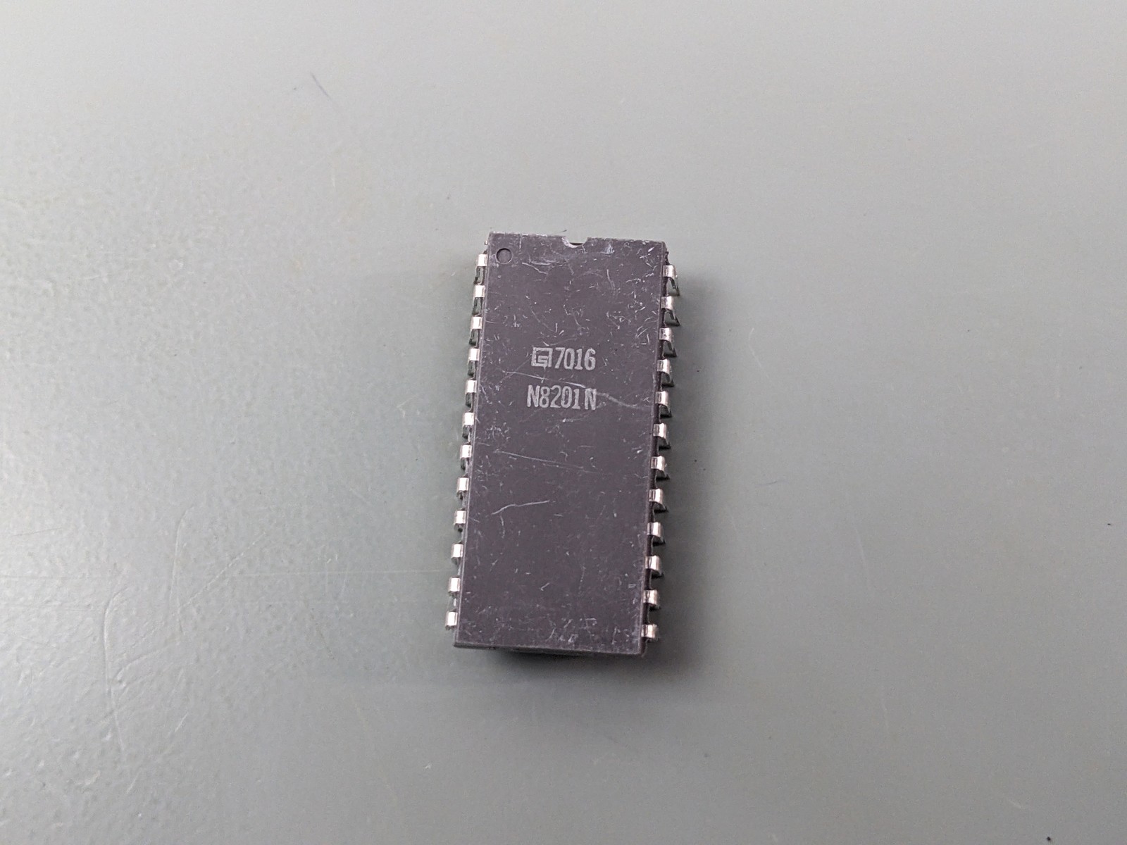 (2) Signetics N8201N Buffer Register Array ICs