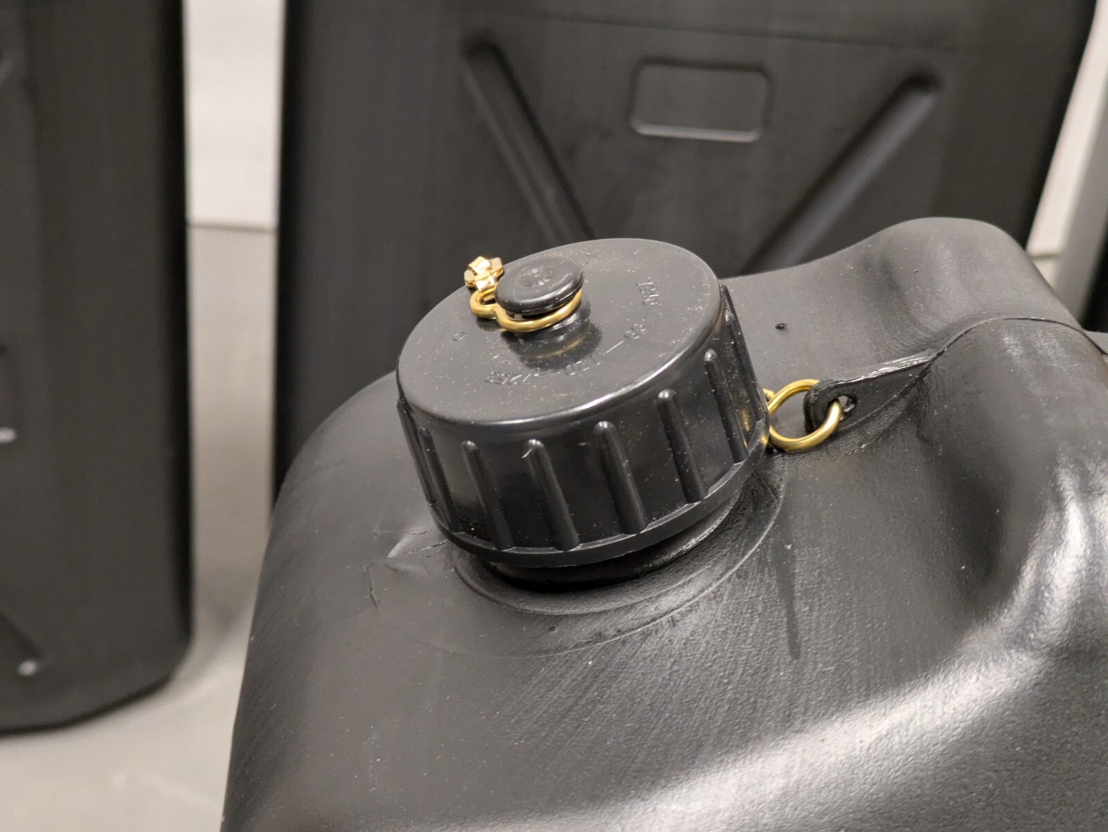 British Army Black Plastic 20L Jerry Can Water Container Replacement Lids Caps