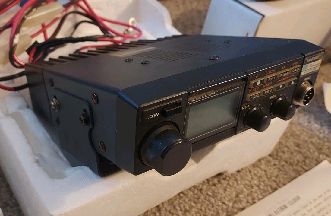 YAESU FT-711RH UHF FM TRANSCEIVER - USED UNTESTED