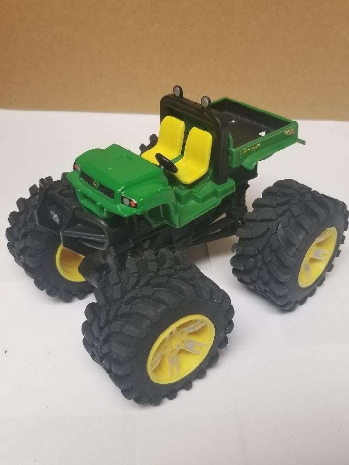 Ertl John Deere Gator Monster Treads