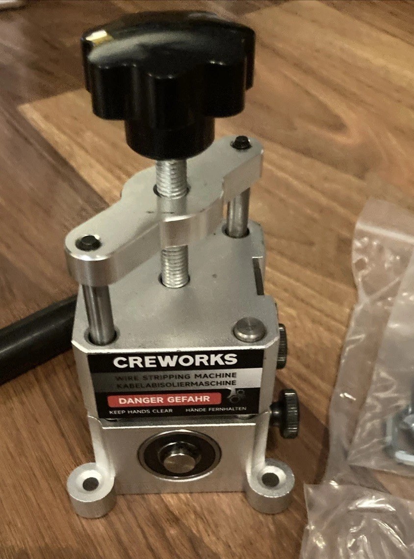 CREWWORKS MANUAL WIRE, STRIPPING MACHINE, HAND, CRANK COPPER CABLE STRIPPER Tool
