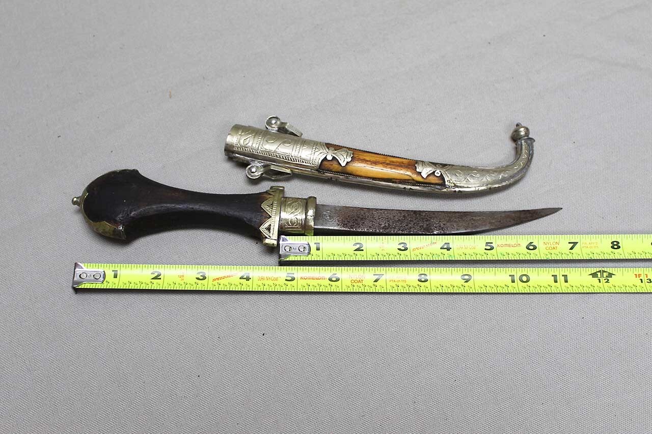 Small Middle Eastern Curved Dagger . DW3004cxcc