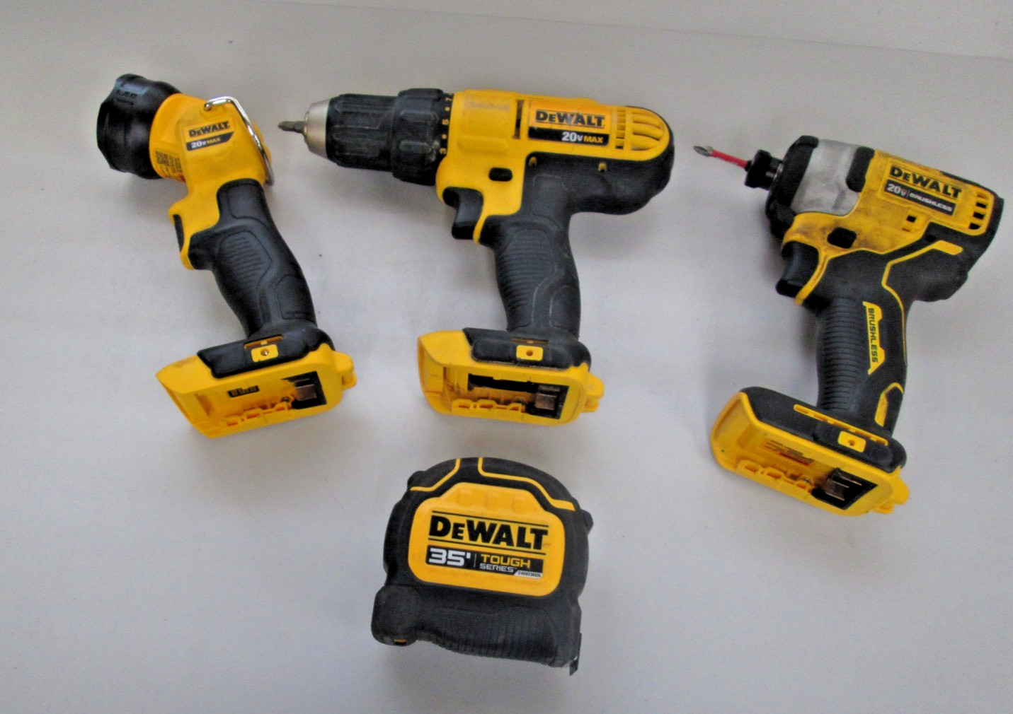 DEWALT 20V MAX 3 PIECE TOOL SET & 35ft MEASURING TAPE