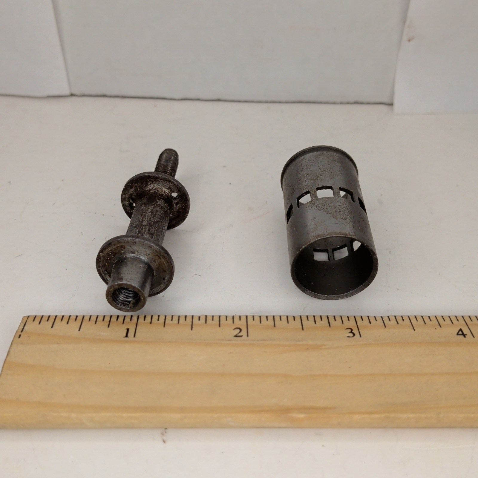 "19" Model Engine Model 4002 Untested Unbranded x2