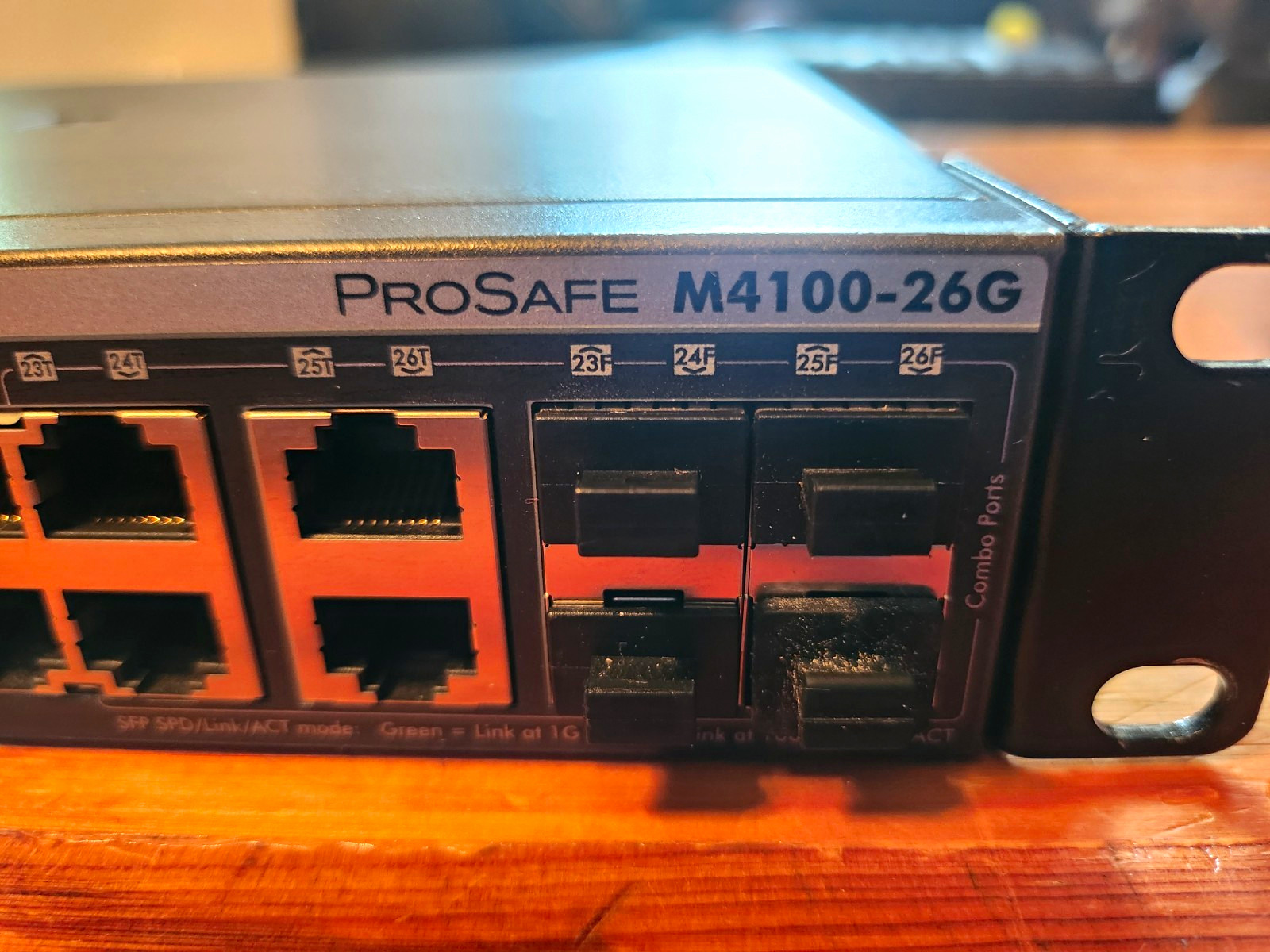 NETGEAR ProSAFE M4100-26G 26-Port Gigabit Fully Managed Rack Switch USB/SFP
