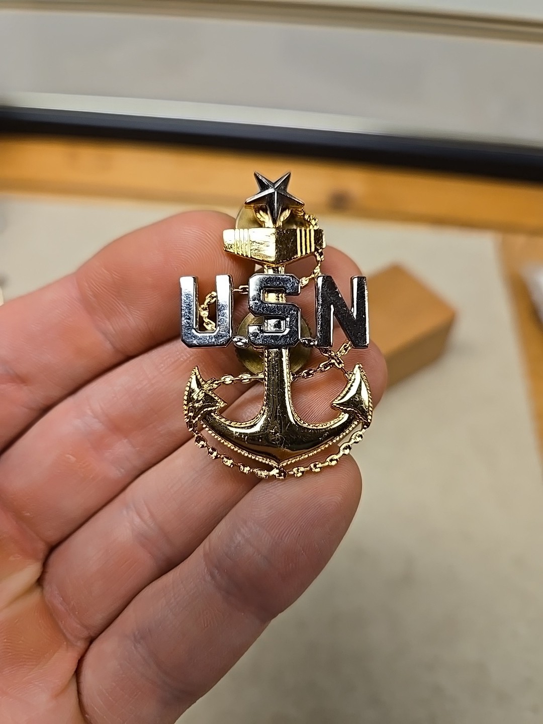 Vietnam-Desert Storm Era Navy Senior Chief Petty Officer Cap Badge Full Size...
