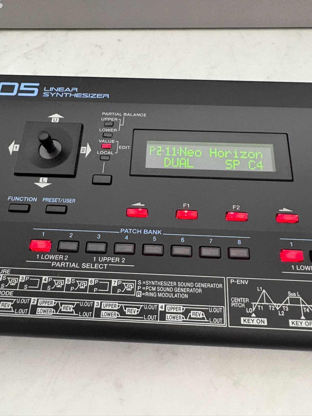 Roland D-05 Synthesizer