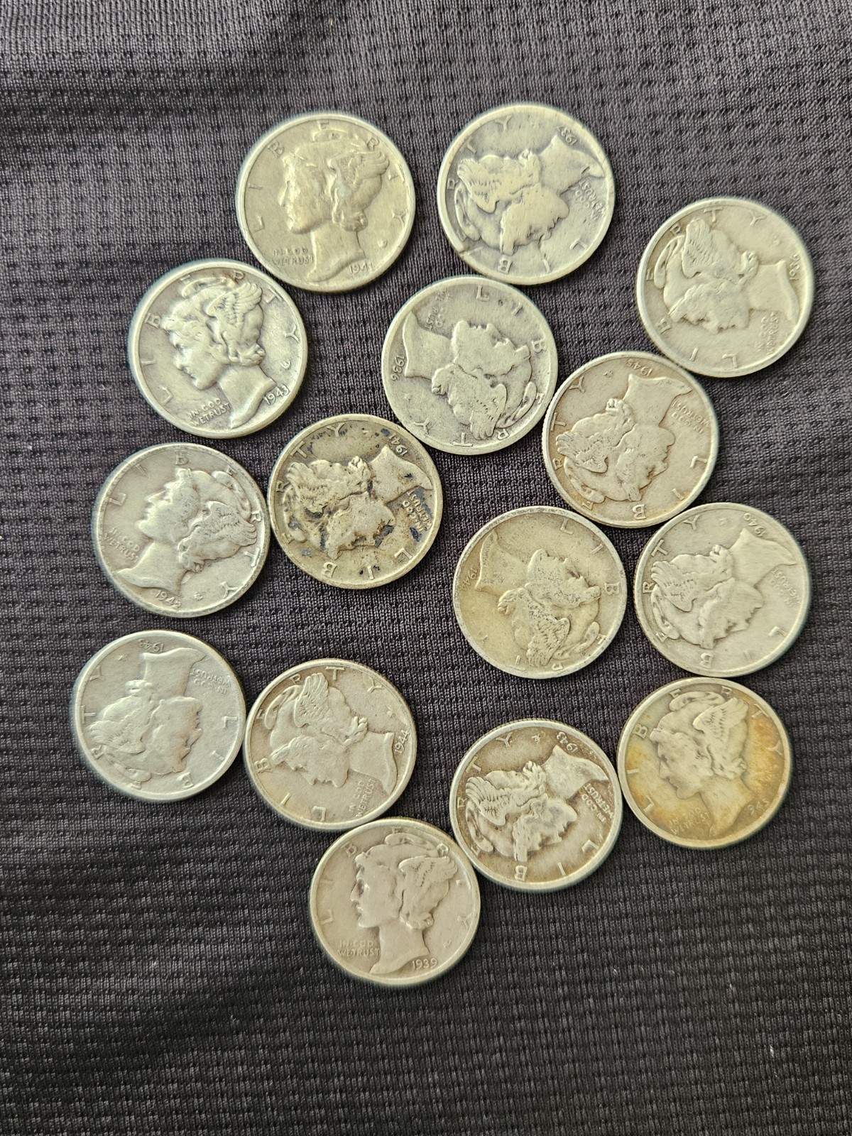 Lot Of 15 Mercury Silver Dimes