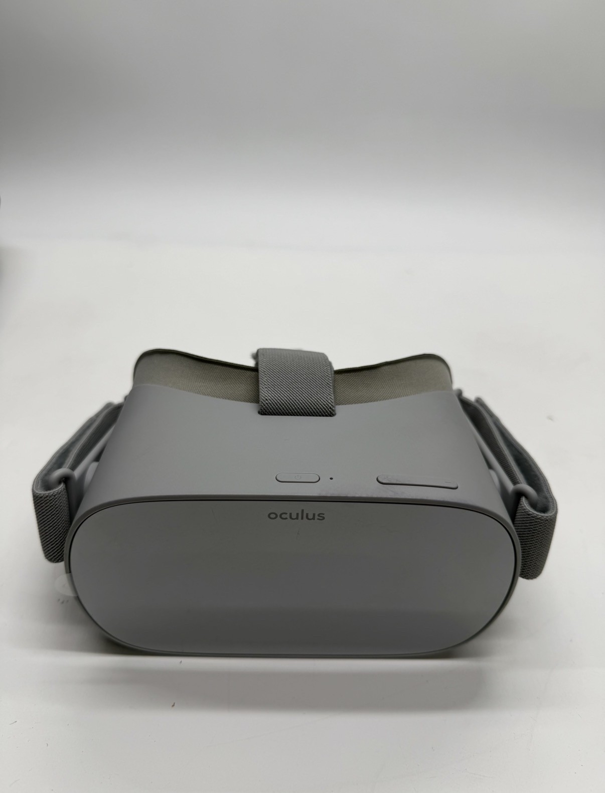 Meta Oculus Go 32GB Standalone VR Headset Bundle w/ Controller, Case & Charger