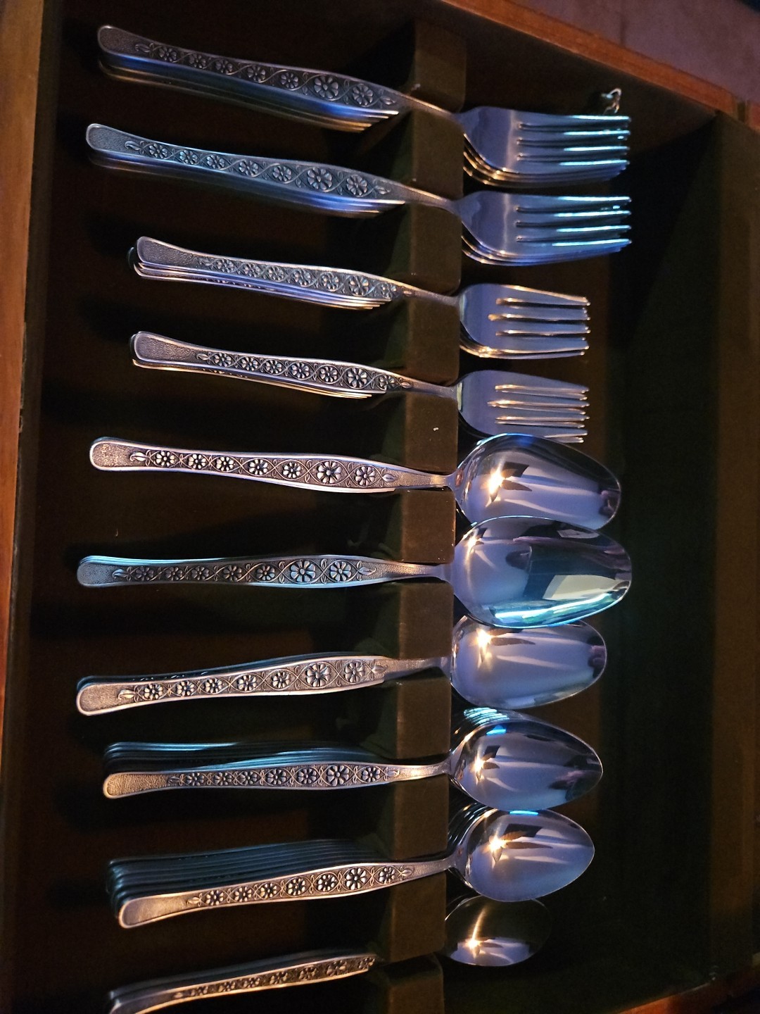Imari Present Midcentury Stainless Steel Flatware Japan floral Service For 10