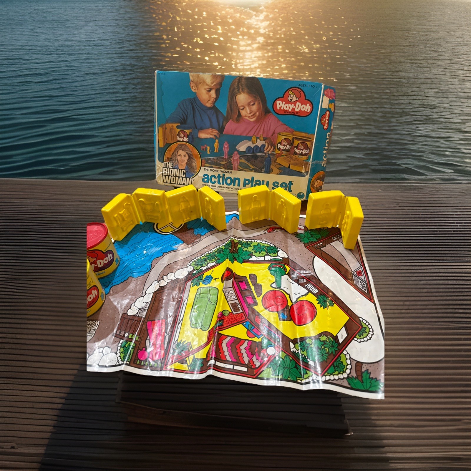 Vintage 1976 The Bionic Woman Play-Doh Kenner Action Playset Play Doh w/ Box