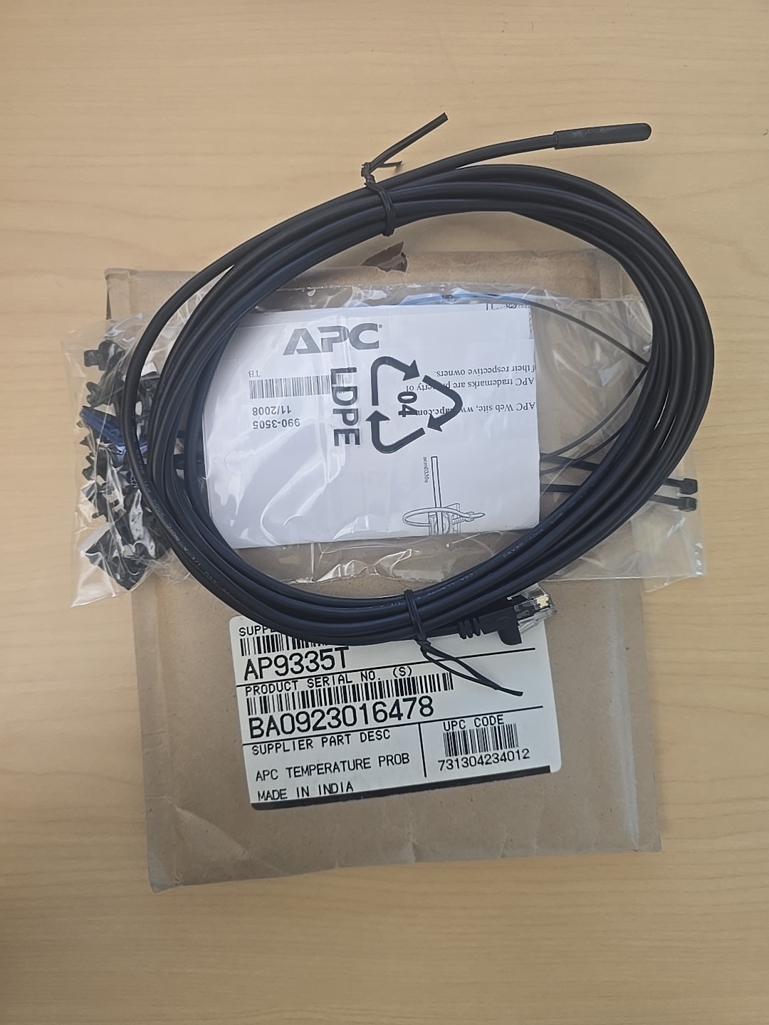 NEW APC AP9335T Temperature Sensor Probe NetBotz UPS Rack Monitoring