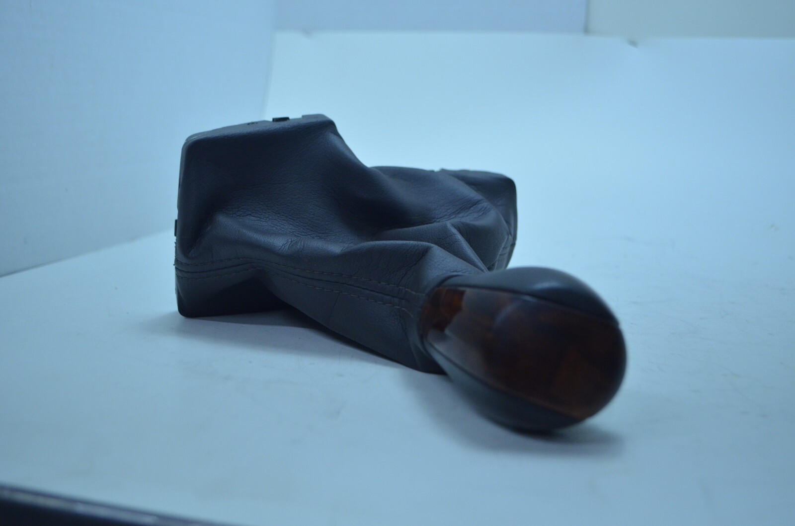 10-13 BUICK LACROSSE AUTOMATIC TRANSMISSION SHIFTER BOOT OEM