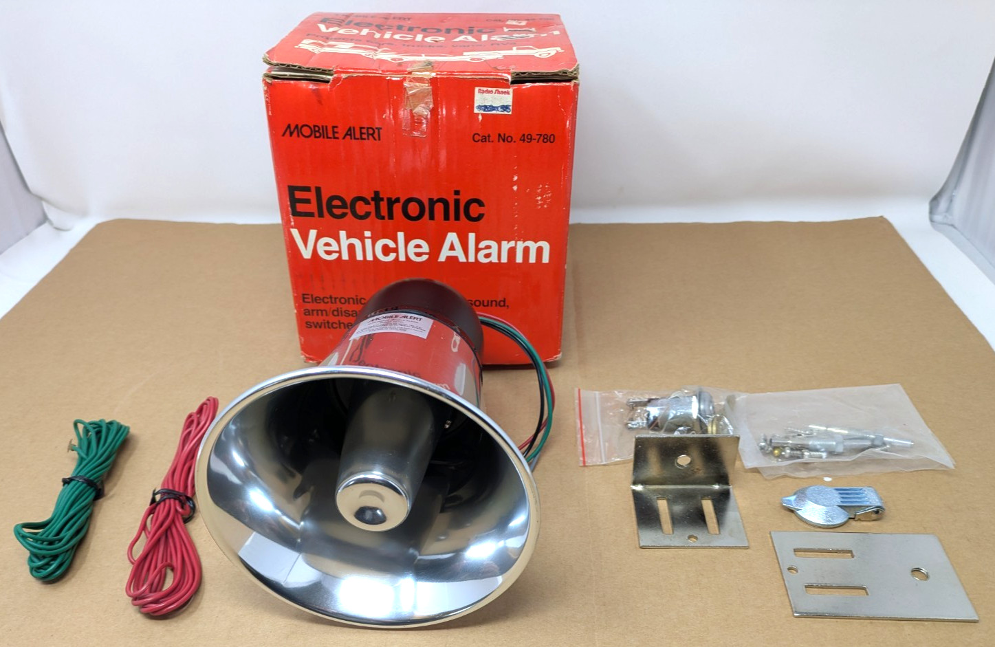New In Box Vintage Mobile Alert 49-780 Electronic Vehicle Alarm Radio Shack