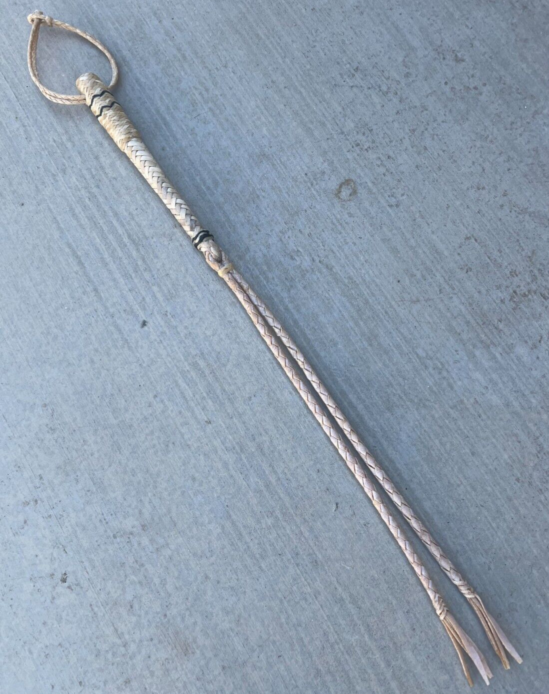 RAWHIDE HORSE QUIRT. SADDLE HORSE CUARTA CHARRA. CHICOTE DE CUERO. CHARRERIA.