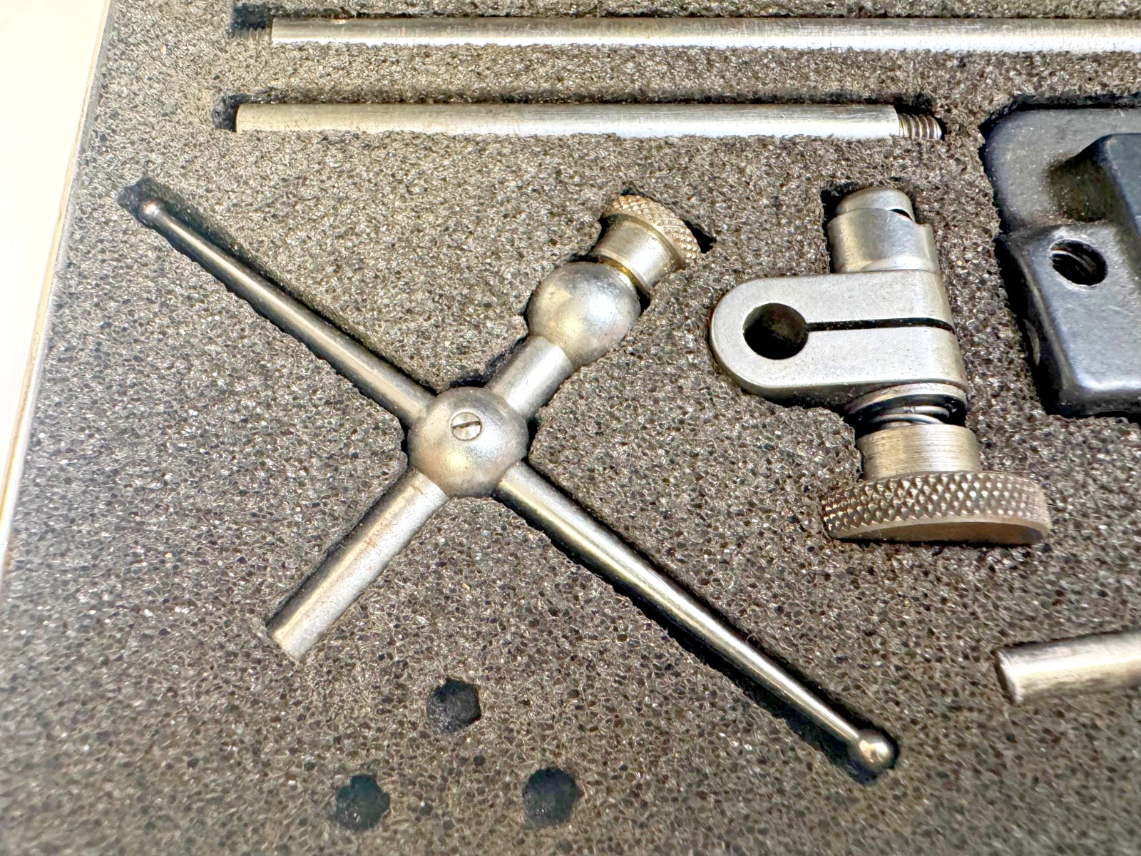 Starrett No. 196 Universal Dial Test Indicator .001" w/ Attachments & Case USA