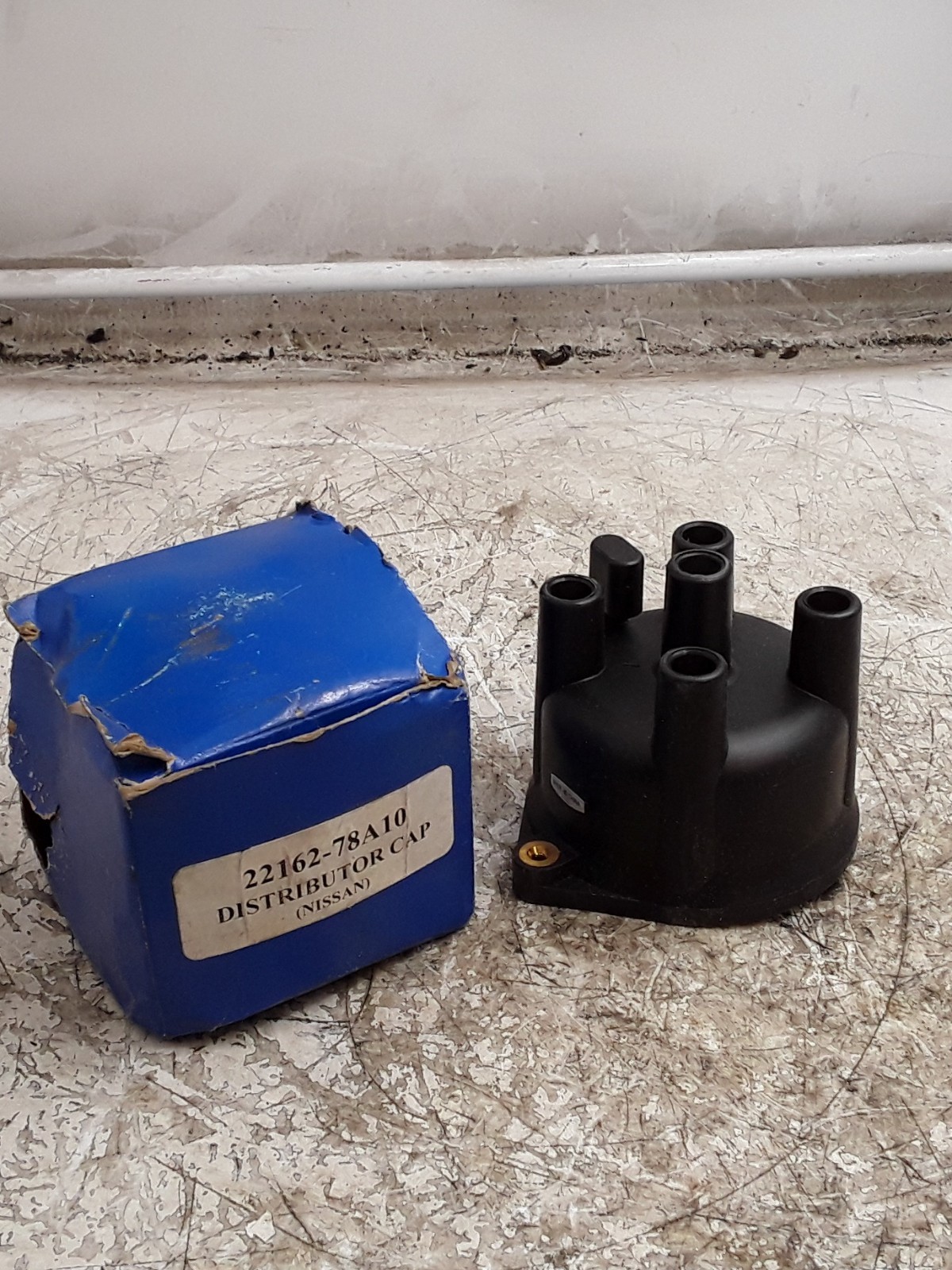 Nissan 22162-78A10 Distributor Cap