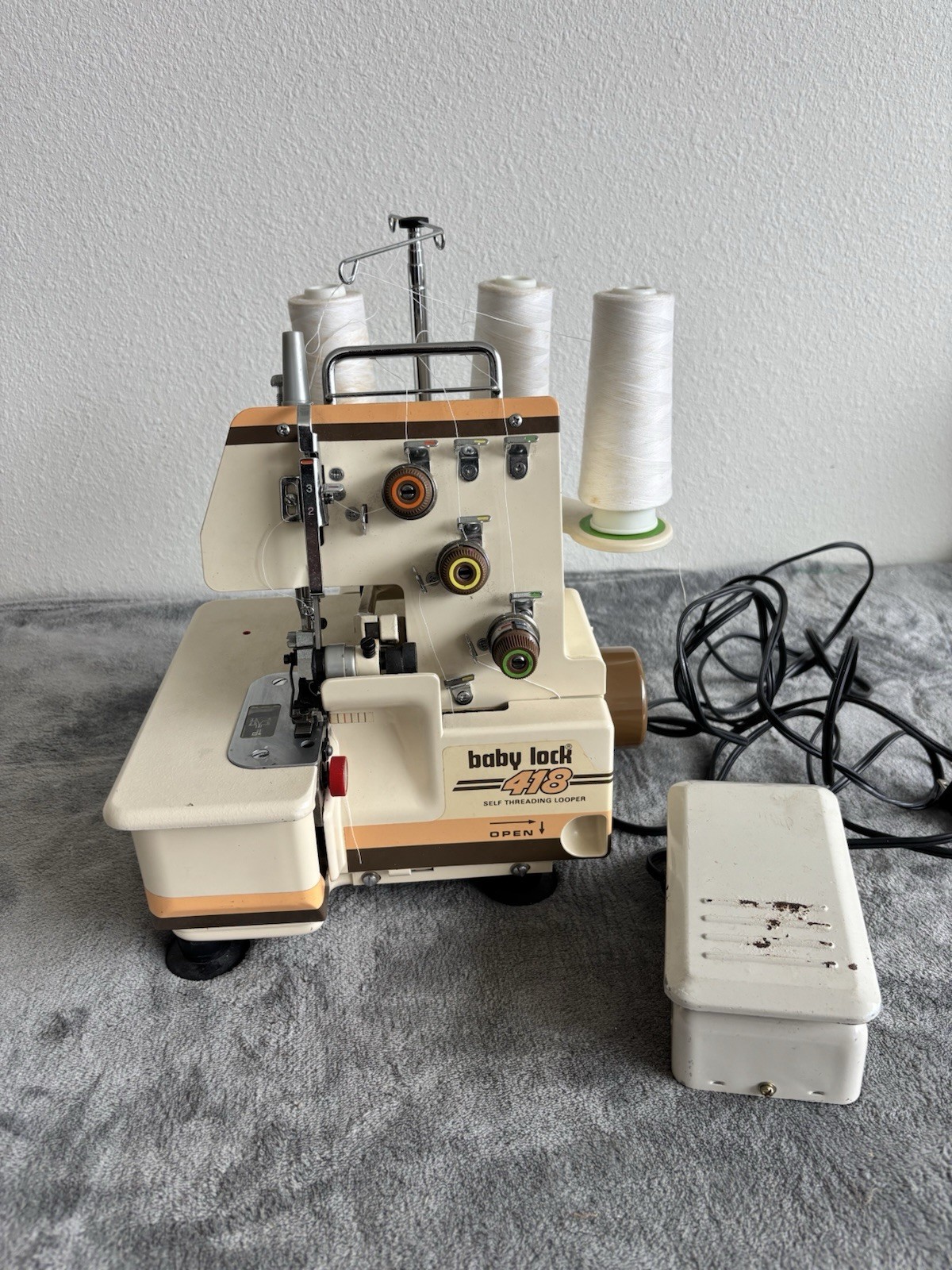 Baby Lock 418 Serger Sewing Machine Self Threading Looper Electric Household