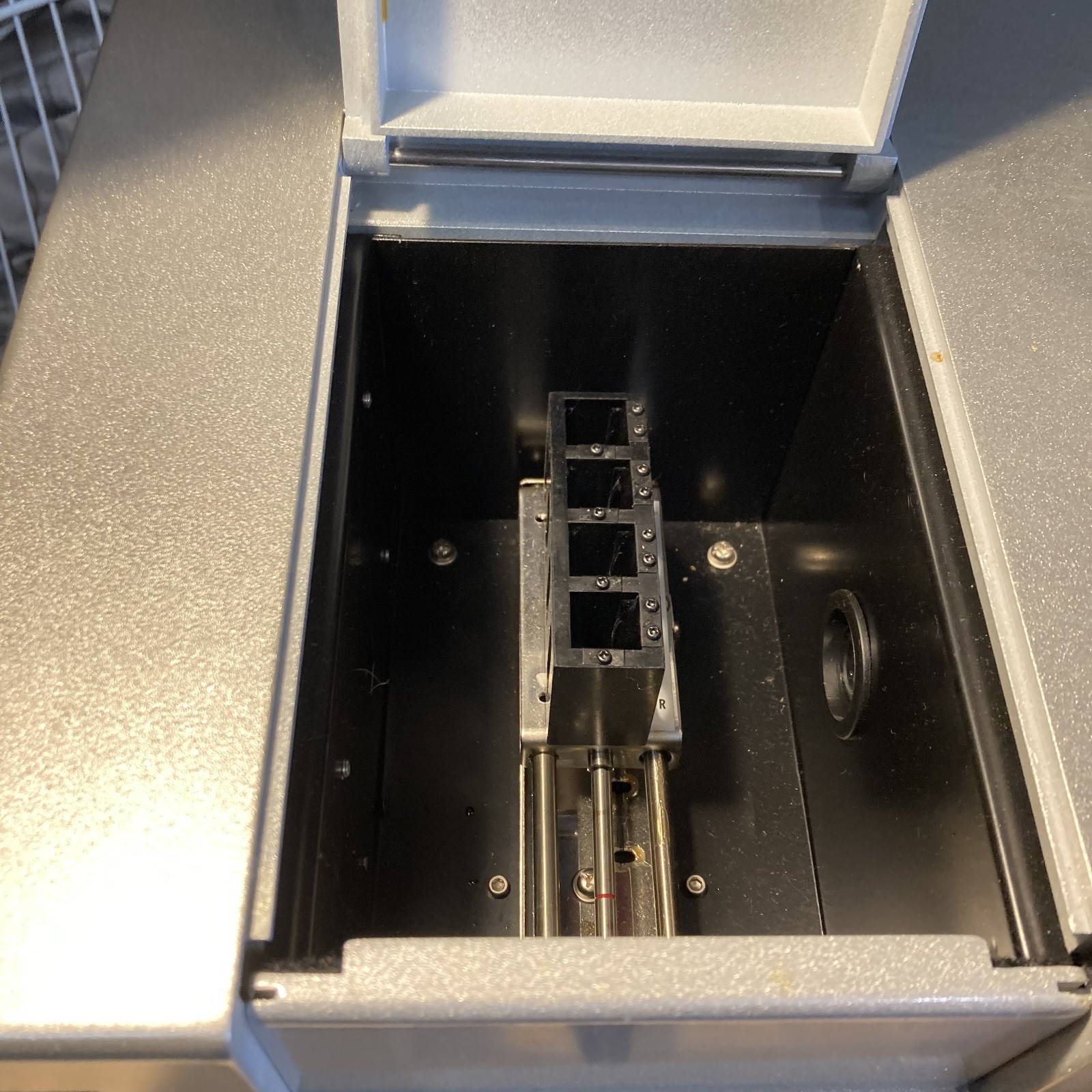 Unico Model 2100 Spectrophotometer 5nm Slit, 1200 Lines/mm With Manual