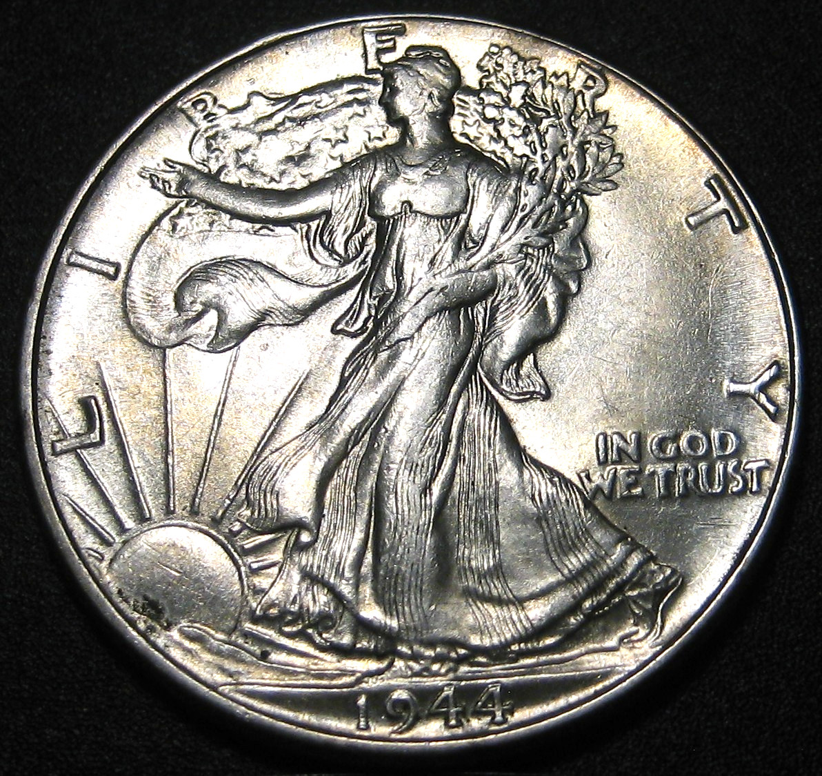 1944-P SILVER LIBERTY WALKING HALF DOLLAR - 90% SILVER - UNCIRCULATED.  (n)