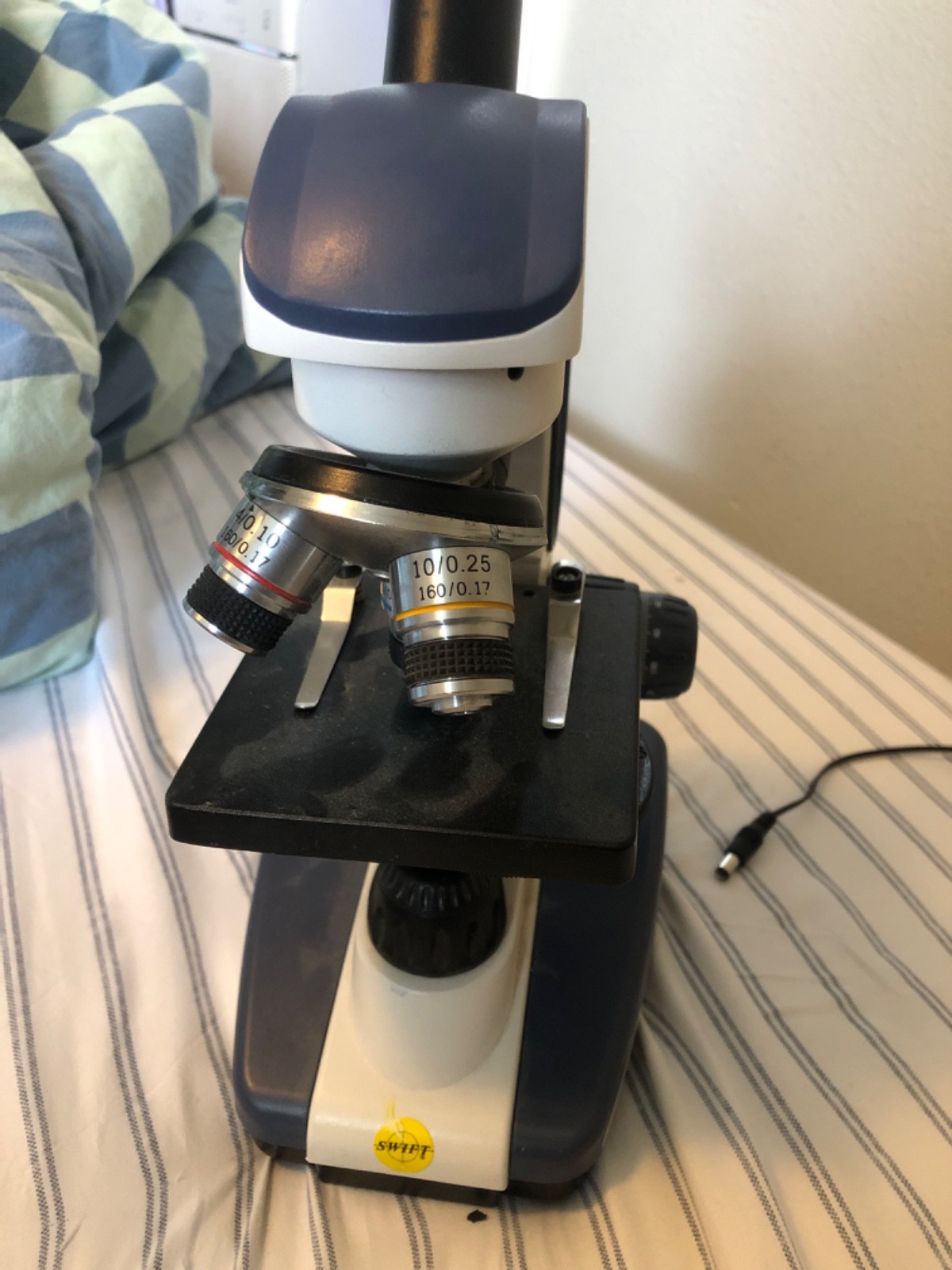 Swift SW200DL Microscope FOR PARTS - Missing 4X Lens Glass - Works w/ Charger