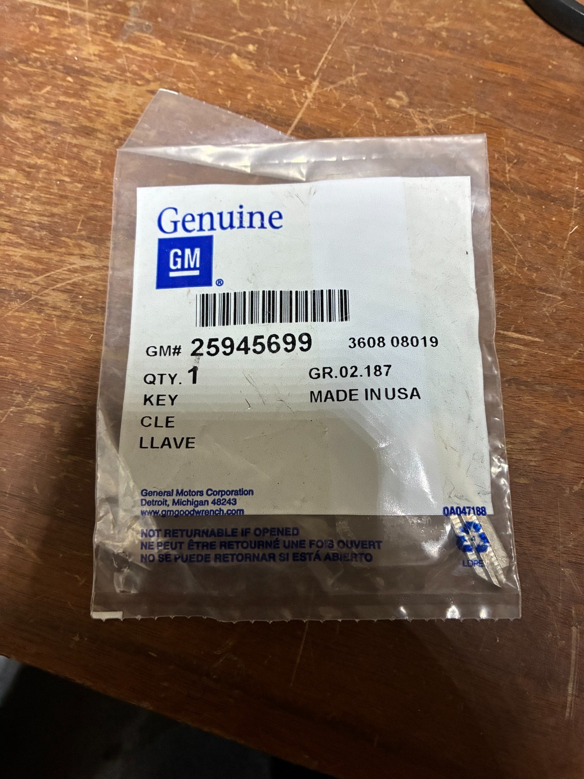 New GM 25945699 Key Blank