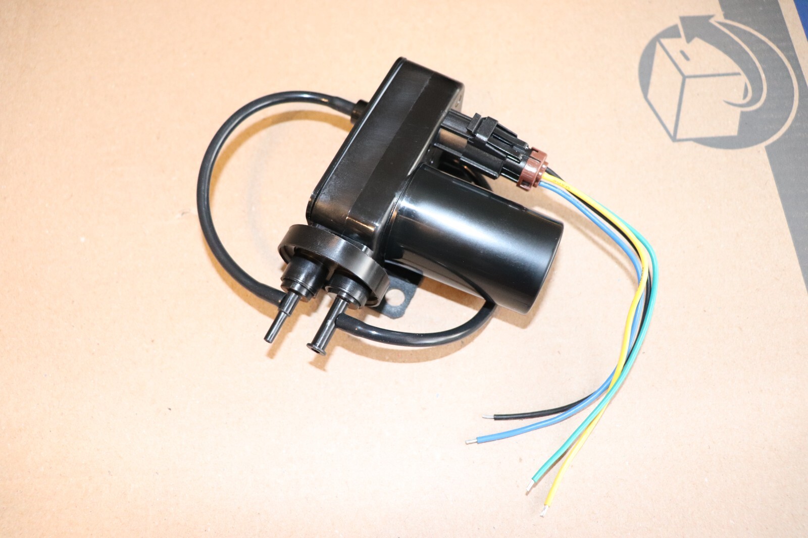 RV / Motorhome 12 volt vacuum pump. Replaces Newmar 04018 vacuum pumps