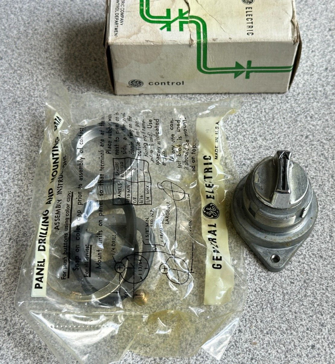 NEW GE General Electric CR2940UB200A Heavy Duty Oiltight Selector Switch
