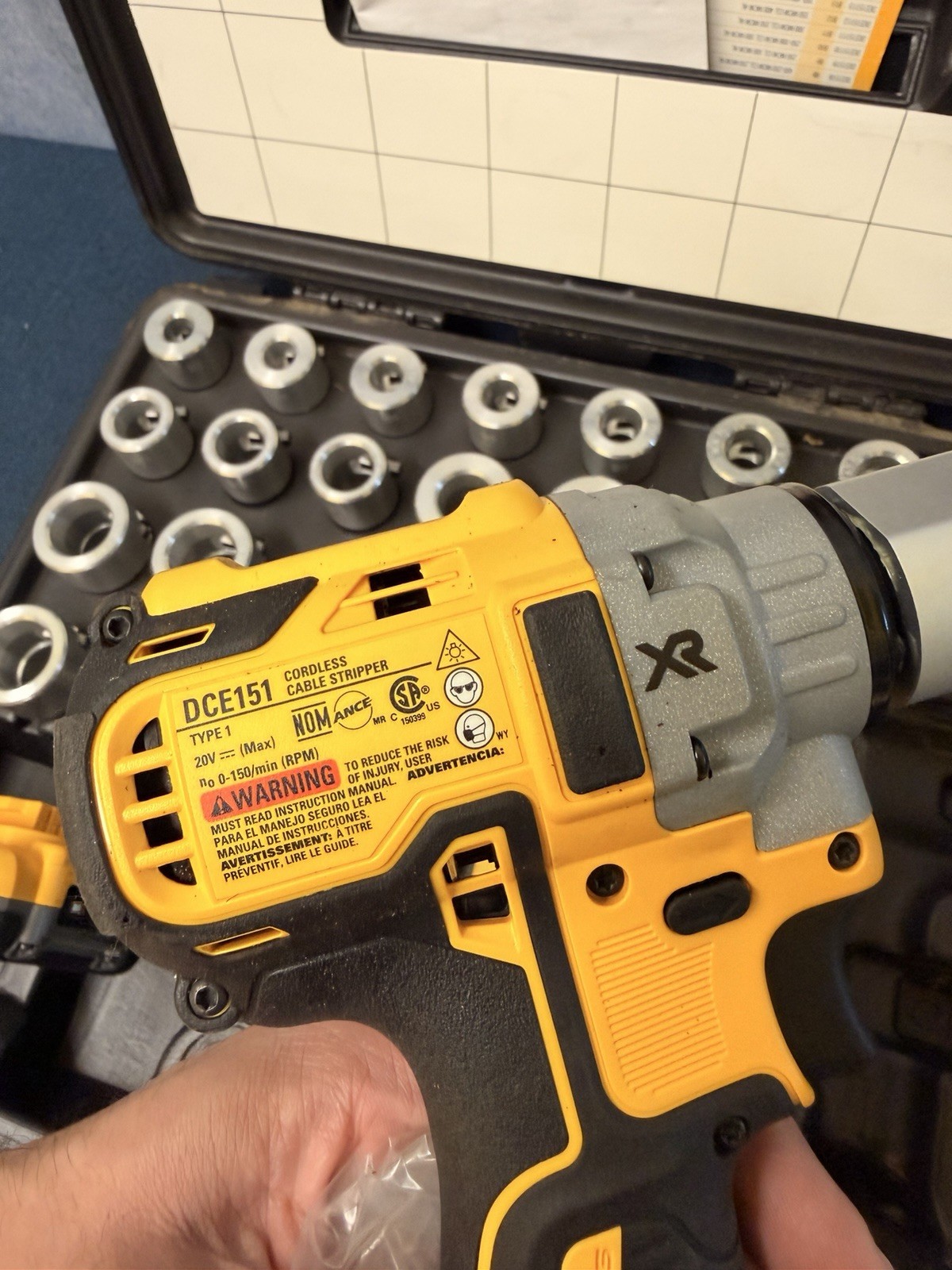 DeWALT DCE151TD1 20V MAX XR Cordless Cable Stripper Kit