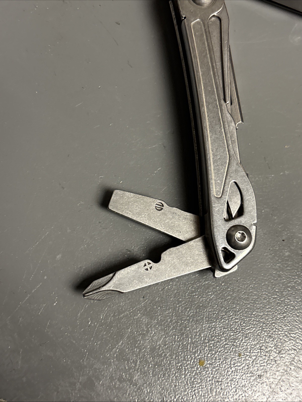 LEATHERMAN MULTI TOOL - WINGMAN