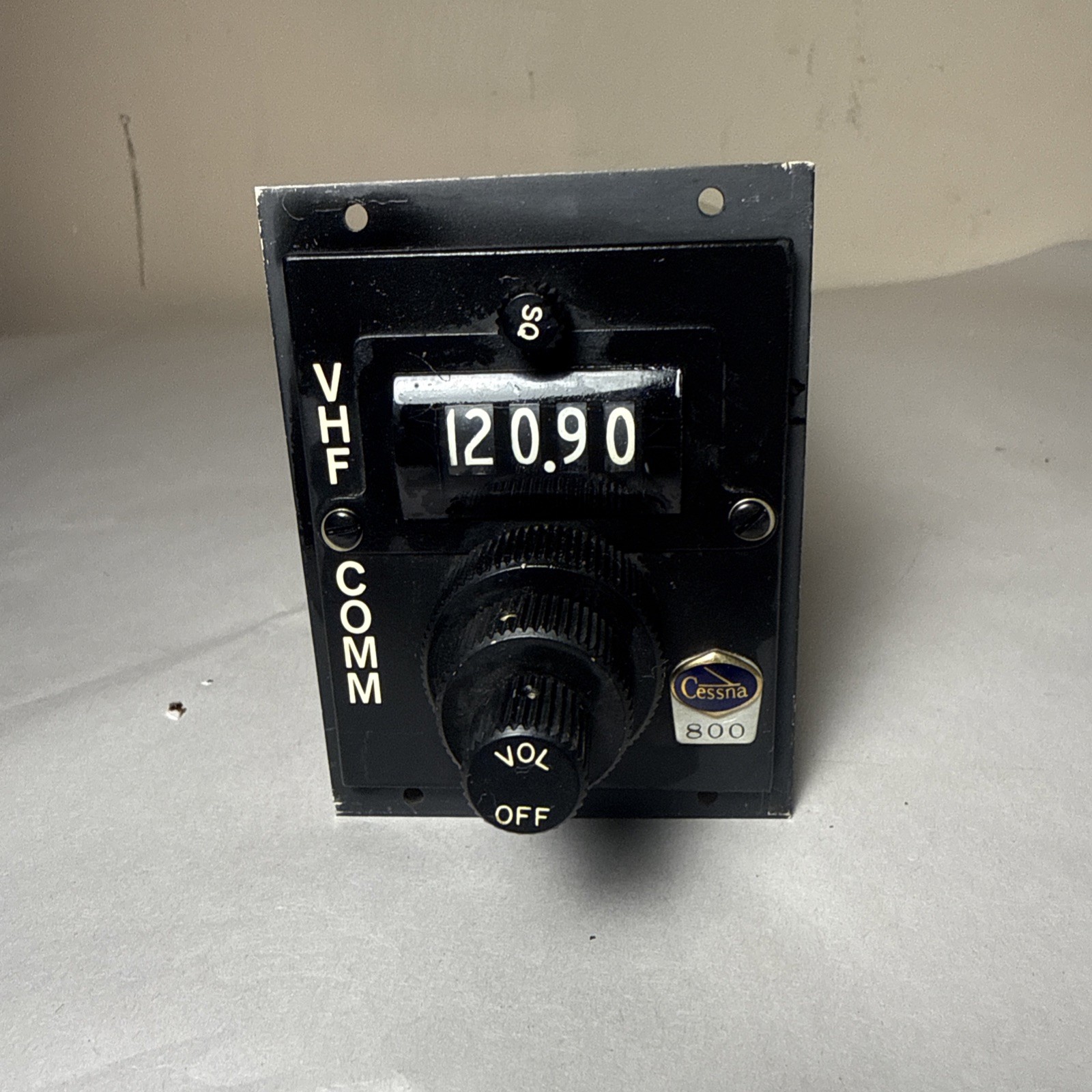 Cessna 800 VHF Comm Control C-100A  ON 29180-1038