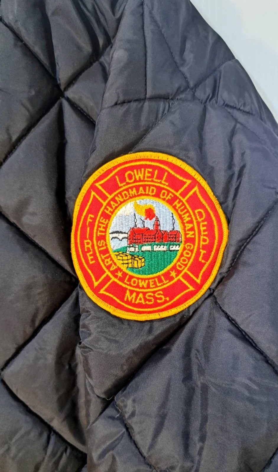 Lowell MA Fire Dept Game The Bravest Quilted Jacket Eng 11 Men 2XL US Flag