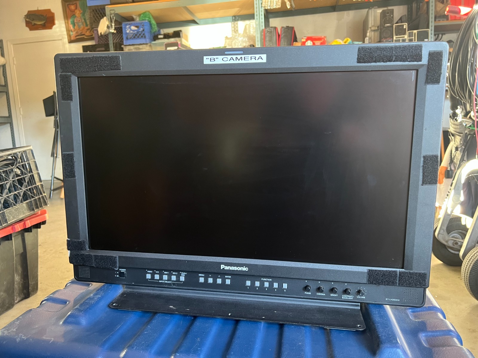 PANASONIC BT-LH 2600WP HD COLOR MONITOR 26" W/THERMODYNE CASE WORKS GREAT