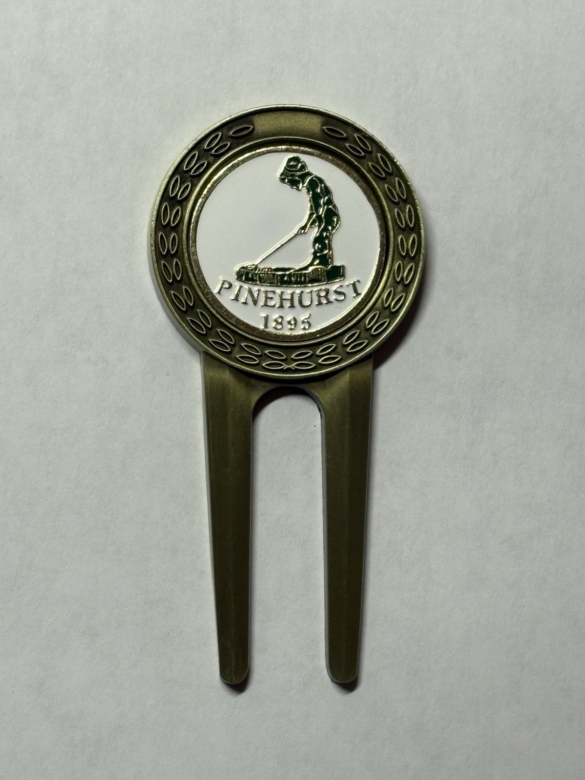 Pinehurst Resort Divot Tool & 1" Golf Design Coin Style Golf Marker - A Beauty!