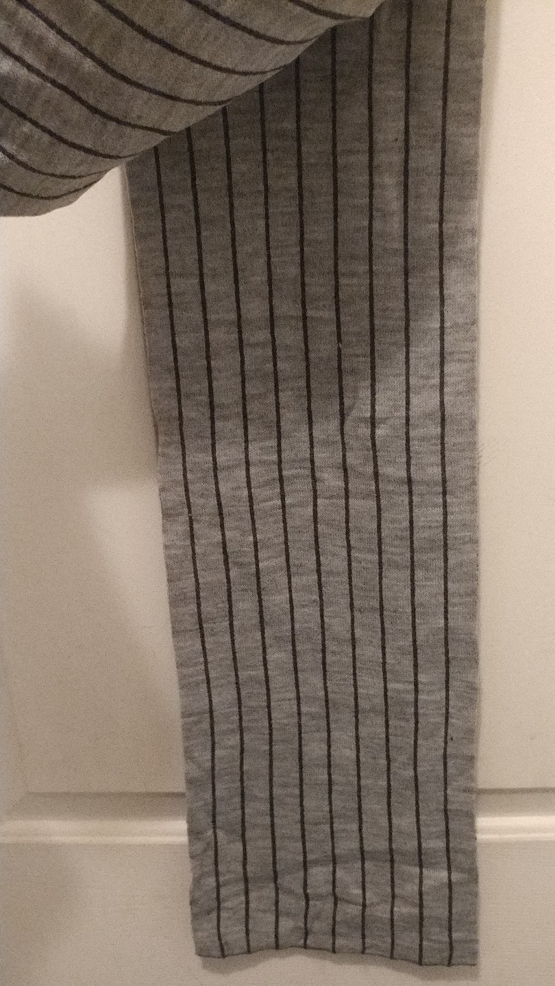 UNISEX CHAPS GRAY STRIPED SCARF