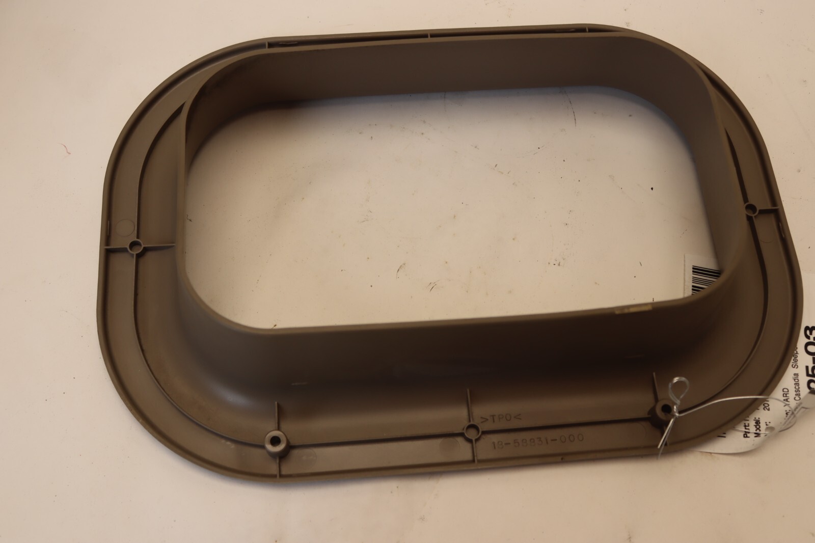 2008-2017 FREIGHTLINER CASCADIA 125 SLEEPER SIDEWALL VENT TRIM PANEL BEZEL OEM