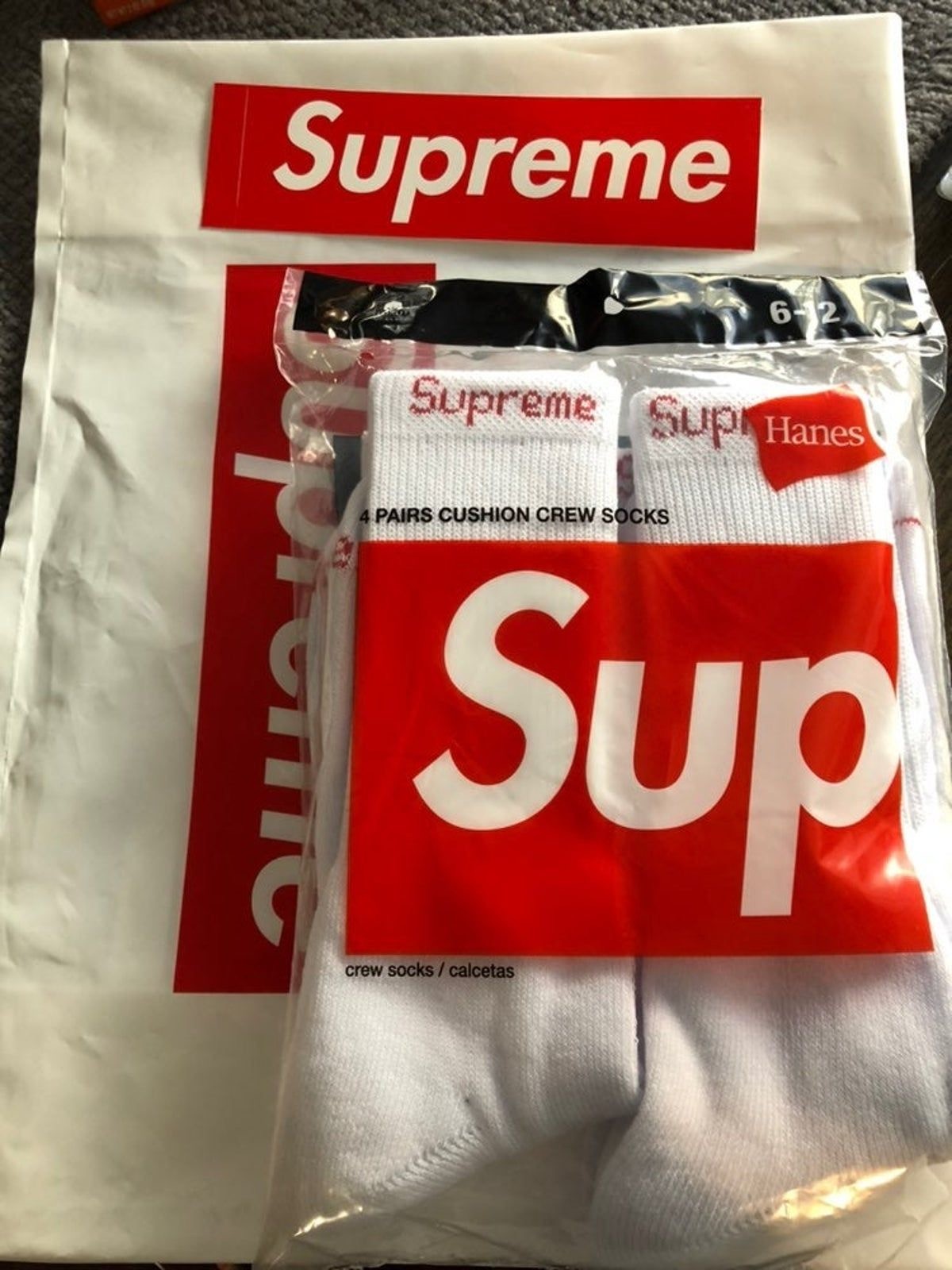 (FOUR PACK) Supreme Hanes Comfort Crew Socks Size 6-12 White Authentic Brand New