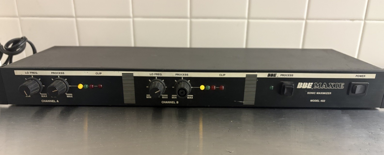 BBE MAXIE 402 STEREO SONIC MAXIMIZER SIGNAL PROCESSOR - TESTED AND WORKS