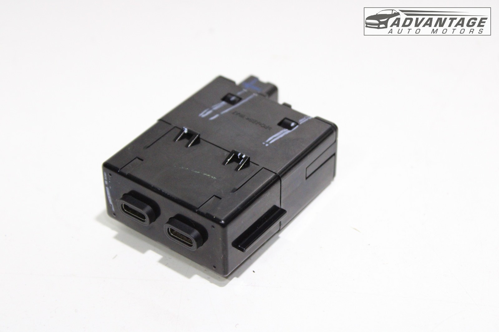2025-2026 CHEVY EQUINOX REAR CENTER CONSOLE DUAL USB TYPE C CHARGING PORT OEM