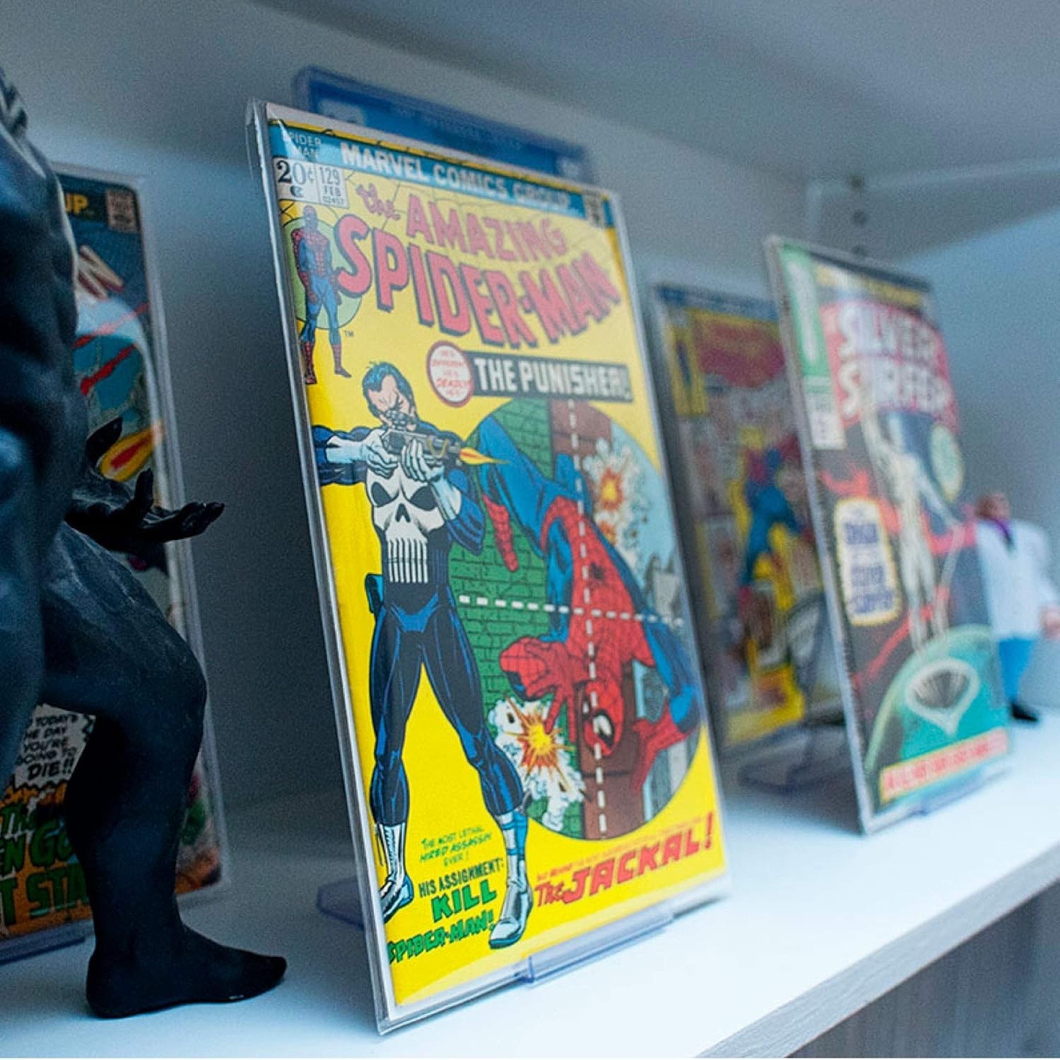 Transform Your Collection with This Adjustable Comic Book Display Frame - 1 Pack