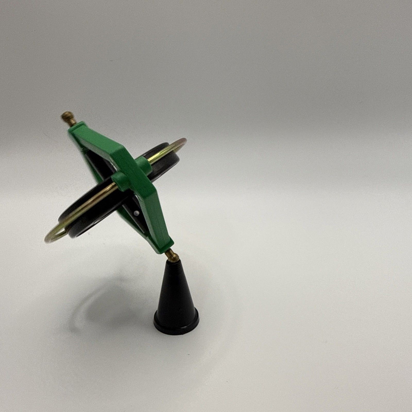 NAVIR from Peterkin | Space Wonder Gyroscope | Watch the gyroscope challenge the