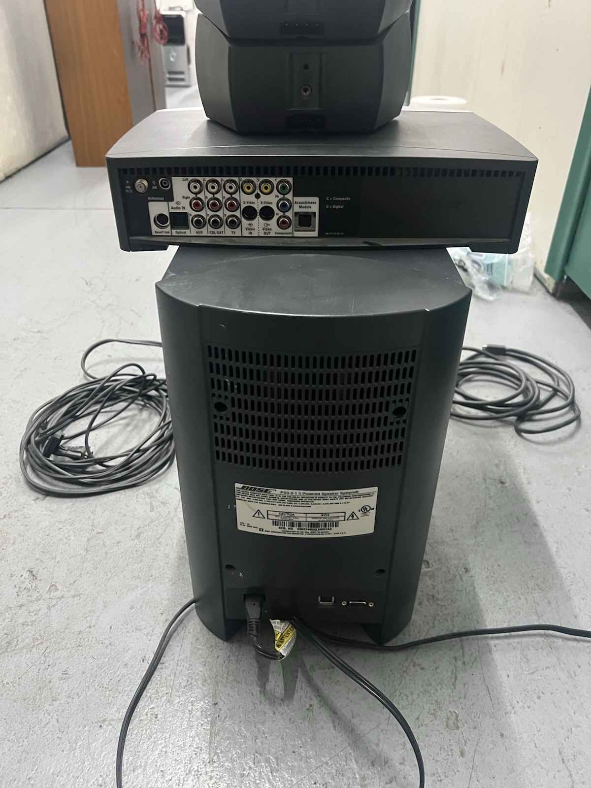 BOSE AV3-2-1 II Media Center PS3-2-1 II Powered Speaker System Bundle No Remote