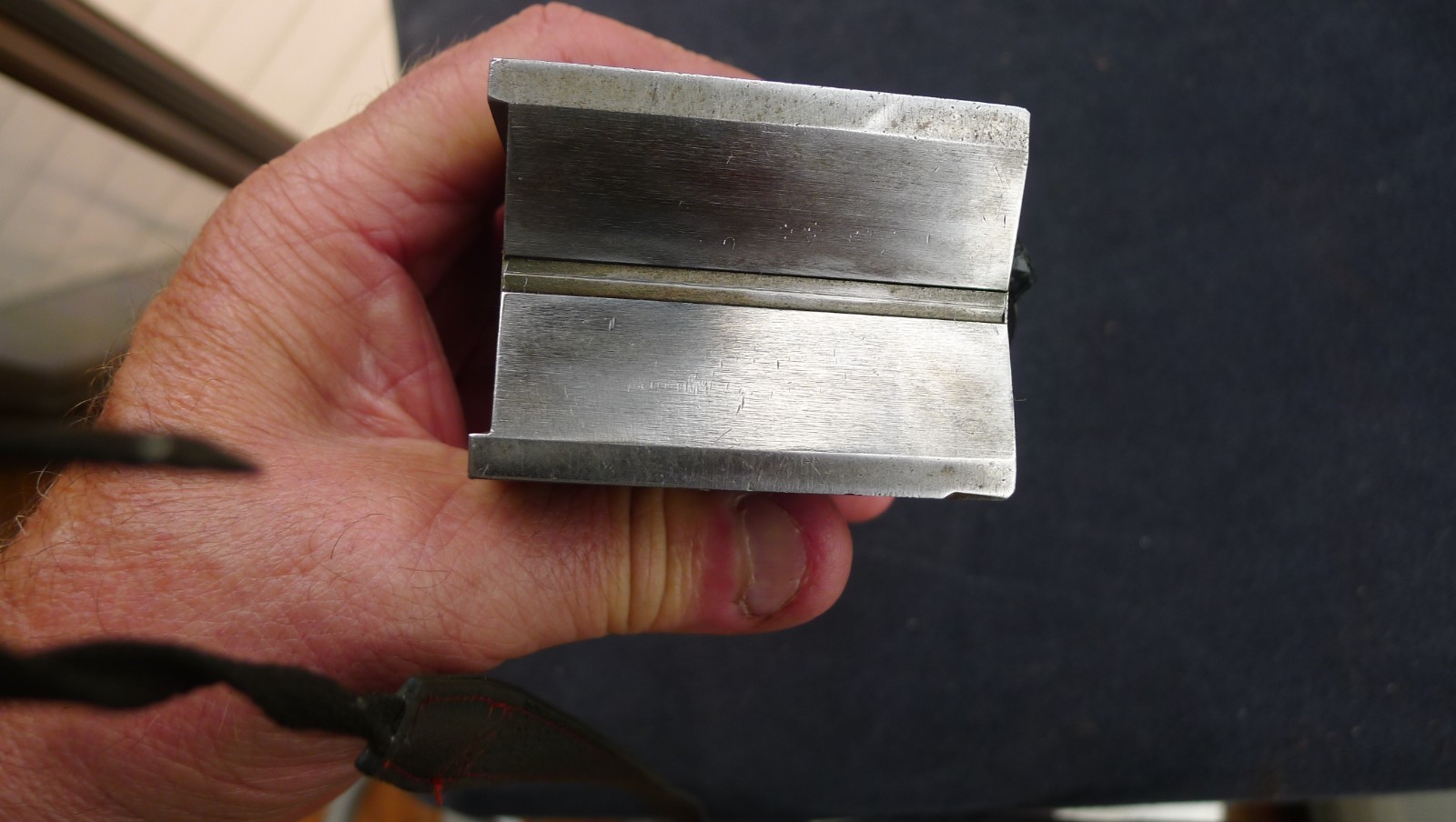MITUTOYO MAGNETIC INDICATOR STAND BASE 7010S