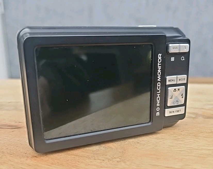 HITACHI HDC-1086E DIGITAL CAMERA 3x OPTICAL ZOOM - UNTESTED