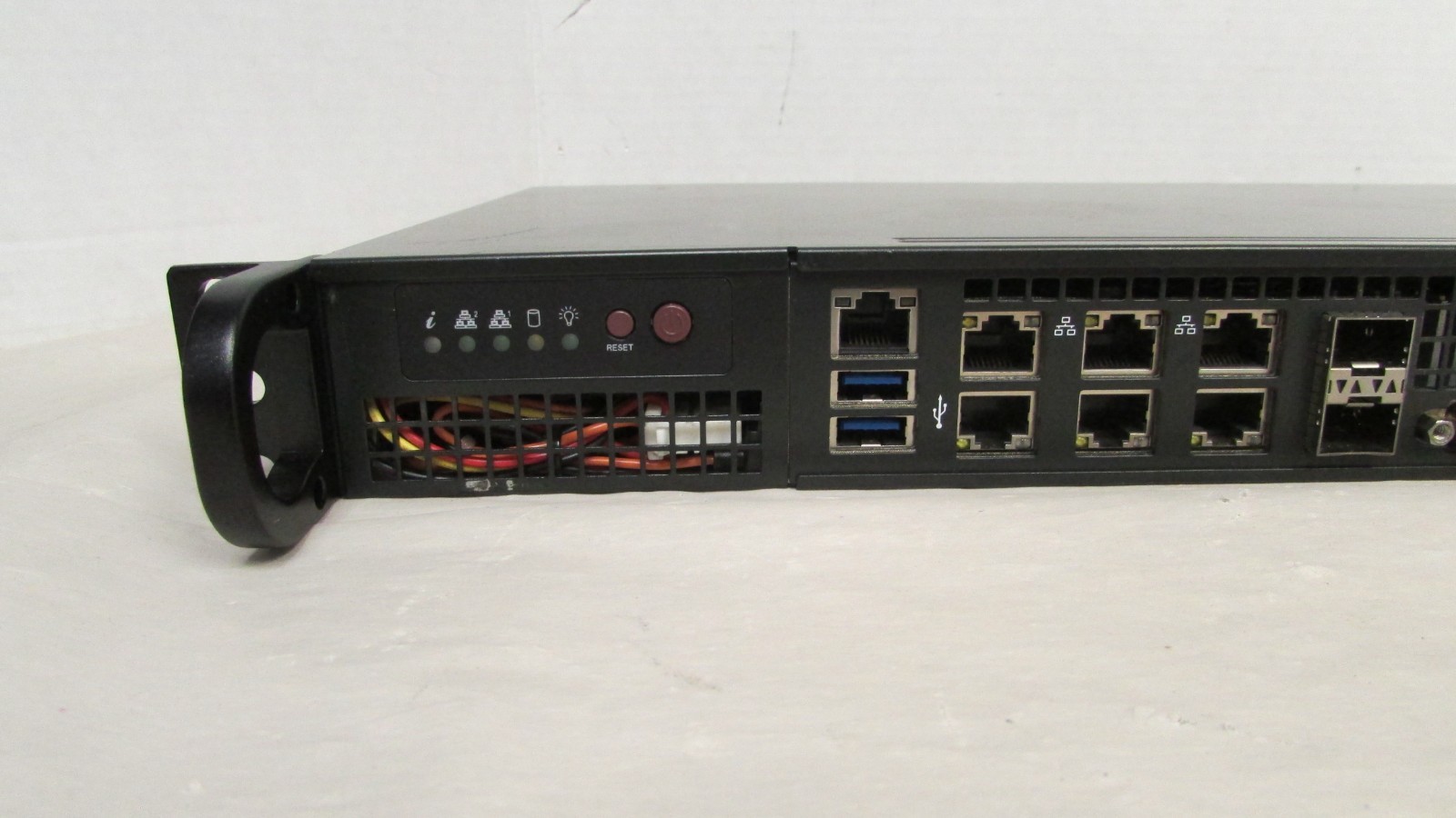 SUPERMICRO SERVER SYS-5019D-4C-FN8TP NO RAM NO HDD READ DISC.